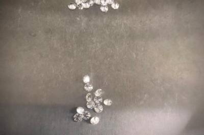 В Киеве на таможне изъяли 23 бриллианта из Индии - vkcyprus.com - Киев - Индия - Винница