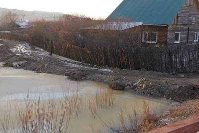 Грунтовые воды вышли к домам в читинском посёлке Песчанка