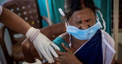 Индия начала самую масштабную в мире вакцинацию населения (ФОТО)
