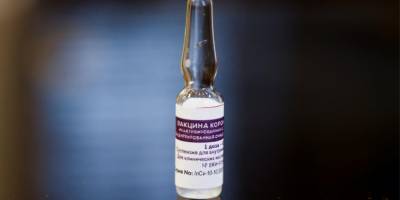 Несмотря на риск. В Беларуси медработников начнут прививать российской вакциной от COVID-19 — Минздрав