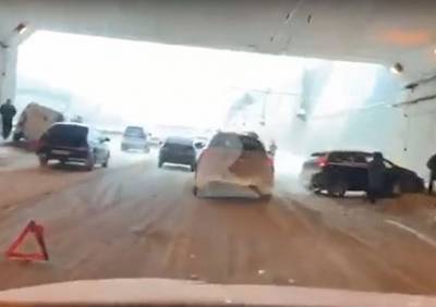 В тоннеле на Московском шоссе случилась массовая авария