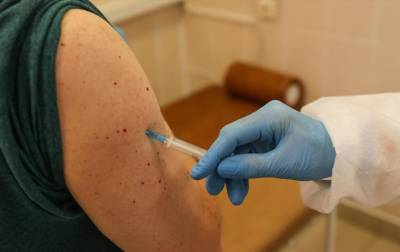 В Беларуси начали вакцинировать медиков российской вакциной