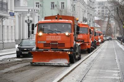 Водителей в Москве призвали не мешать движению колонн снегоуборочной техники