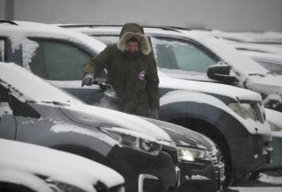 Власти Москвы призвали автомобилистов не мешать снегоуборочной технике