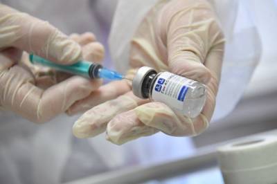 В Белоруссии начали вакцинацию медиков из группы риска вакциной «Спутник V»