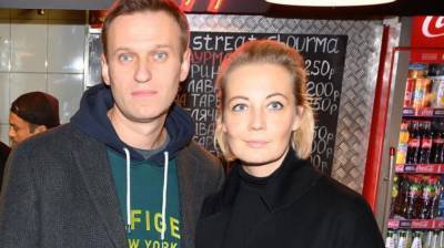 Супруги Навальные потратили на одежду для одного выхода около 200 тысяч рублей