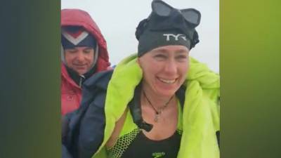 На Байкале москвичка установила мировой рекорд по плаванию в ледяной воде
