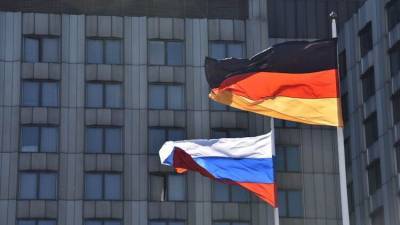 Немецкий политолог рассчитывает на улучшение отношений РФ и ФРГ при Лашете