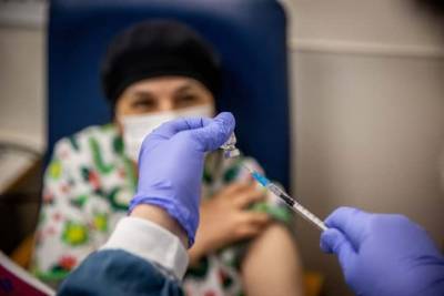 В Норвегии предупредили об опасности вакцинации людей старше 80-ти лет
