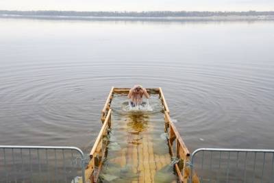 РПЦ советует верующим отказаться от крещенских купаний в 2021 году