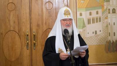 Патриарх Кирилл передал апельсины в столичные соцучреждения и больницы