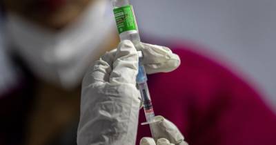 В Индии стартовала масштабная вакцинация от коронавируса: имена первых счастливчиков выбирали по алфавиту (фото) (6 фото)