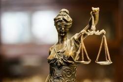В Орле суды отказали в прекращении дела против экс-сотрудника ГИБДД