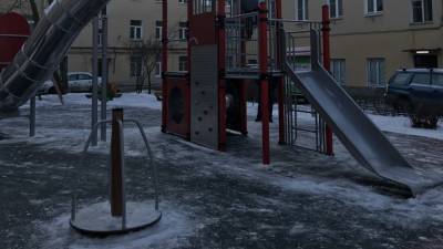 Житель Новосибирска помог сыну побить сверстника на детской площадке