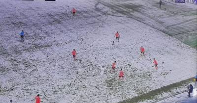 А был ли соперник?: в Турции команда вышла на матч в белой форме и "растворилась" на поле из-за снегопада