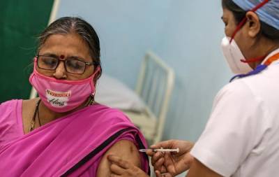 В Индии началась масштабная вакцинация населения против COVID-19