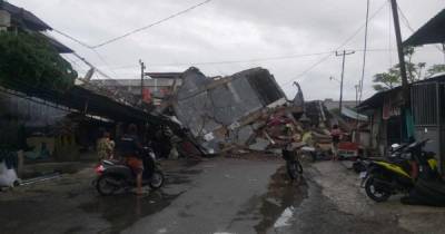 Число жертв серии землетрясений в Индонезии выросло до 56 человек