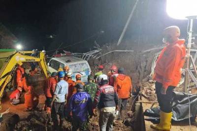 Число жертв землетрясения в Индонезии увеличилось до 56