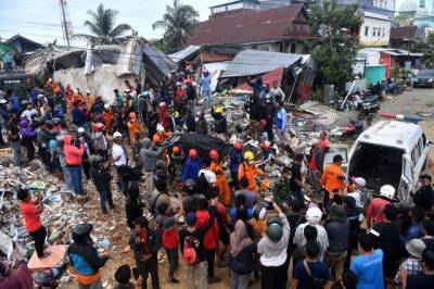 Число жертв серии землетрясений в Индонезии увеличилось до 56