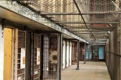 В тюрьмах в США временно усилили меры безопасности