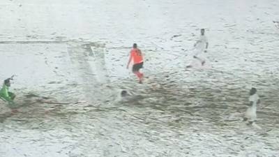 Футболисты "Сивасспора" вышли на игру в белой форме и слились с газоном