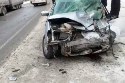 Двое человек погибли при аварии с фурой и легковушкой под Новосибирском