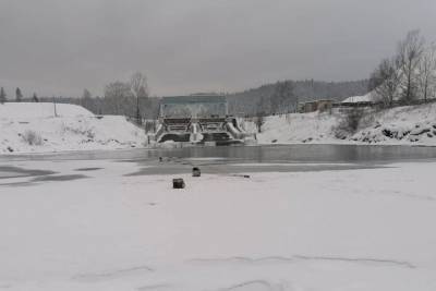 В Челябинской области два рыбака провалились под лед, один из них погиб