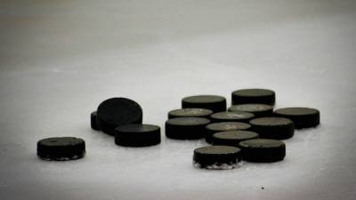 Россиянин Сорокин отразил 27 бросков в дебютном матче в НХЛ