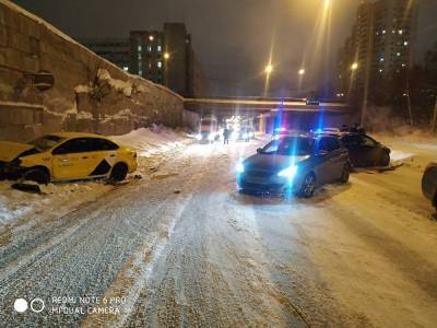 В Екатеринбурге пьяный водитель такси устроил массовое ДТП
