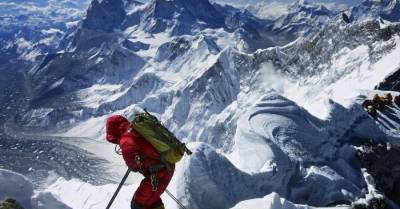 Альпинисты впервые покорили вторую по высоте вершину Земли зимой