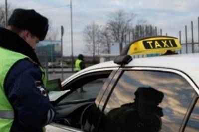Костромские курьезы: в ходе рейда сотрудники ГИБДД наткнулись на «бесправного» таксиста