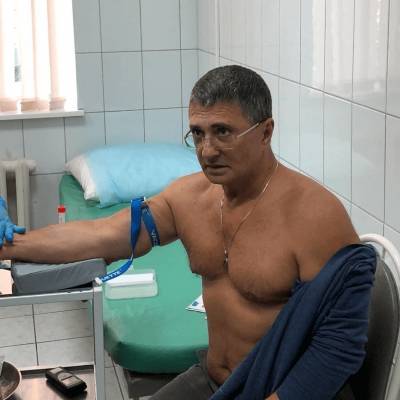 Доктор Мясников заявил о «стене абсолютного непонимания» при лечении коронавируса дома