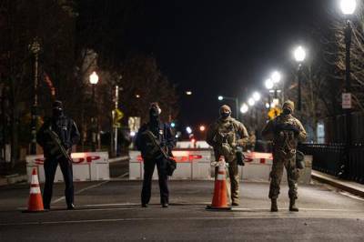 В Вашингтоне в условиях повышенных мер безопасности готовятся к инаугурации Байдена