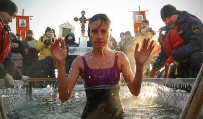 РПЦ призвала воздержаться от крещенских купаний в этом году