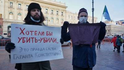 У Гостиного двора задержали сторонников Навального
