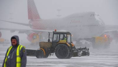 В Краснодаре аэропорт приостановил прием и отправку самолетов из-за снегопада