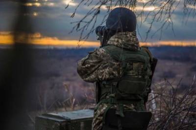 На Донбассе украинских военных обстреляли из гранатометов и крупнокалиберных пулеметов