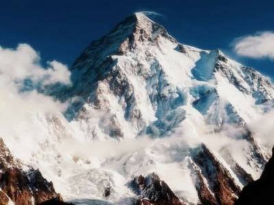 Впервые зимой покорили вторую по высоте горную вершину мира