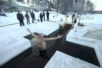 На Крещение готовы войти в купель 13% россиян