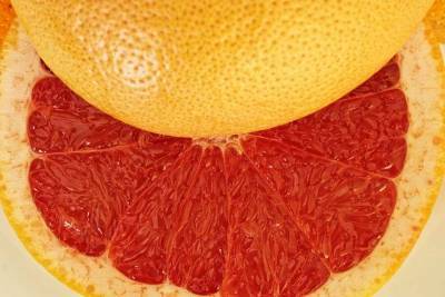 Врач Анна Белоусова предупредила об опасности грейпфрута во время коронавируса