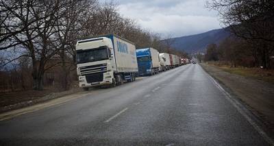 Верхний Ларс сегодня: многокилометровая очередь образовалась на границе с Россией