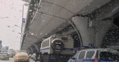 В Россию возвращается Навальный: под аэропортом уже ждут автозаки (ВИДЕО)