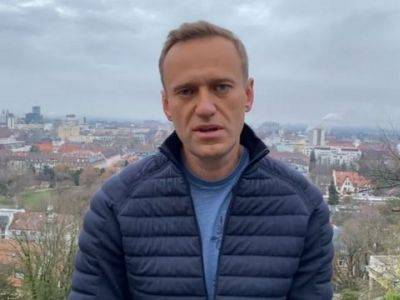 Полиция задерживает желающих встретить Алексея Навального