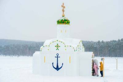 На озере Тургояк построили ледяную часовню - chel.mk.ru - Челябинск