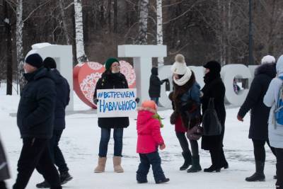 «Встречаем Навального»: томичка вышла на пикет в поддержку Алексея