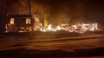 Пожар оставил 80-летнего жителя Белозерского района без дома