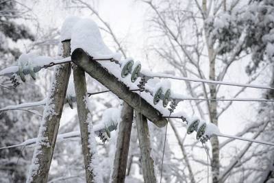 В Анапе из-за снега несколько населённых пунктов остались без света