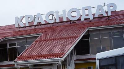 Аэропорт Краснодара приостановил авиасообщение из-за снегопада