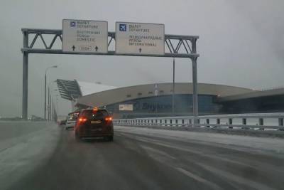 Администрация Внуково запретила входить в здание аэропорта без билета