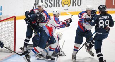 Хоккеисты «Боброва» победили в Санкт-Петербурге, россошанцы потерпели поражение